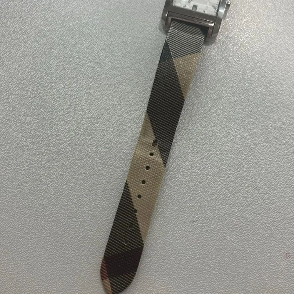 Women Burberry Watch - Picture 3 of 5